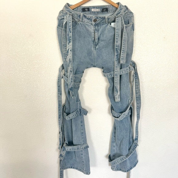 Maniere De Voir Women's Talia in Mid Blue Denim Strap Cargo Jeans Size 8 - Picture 2 of 13